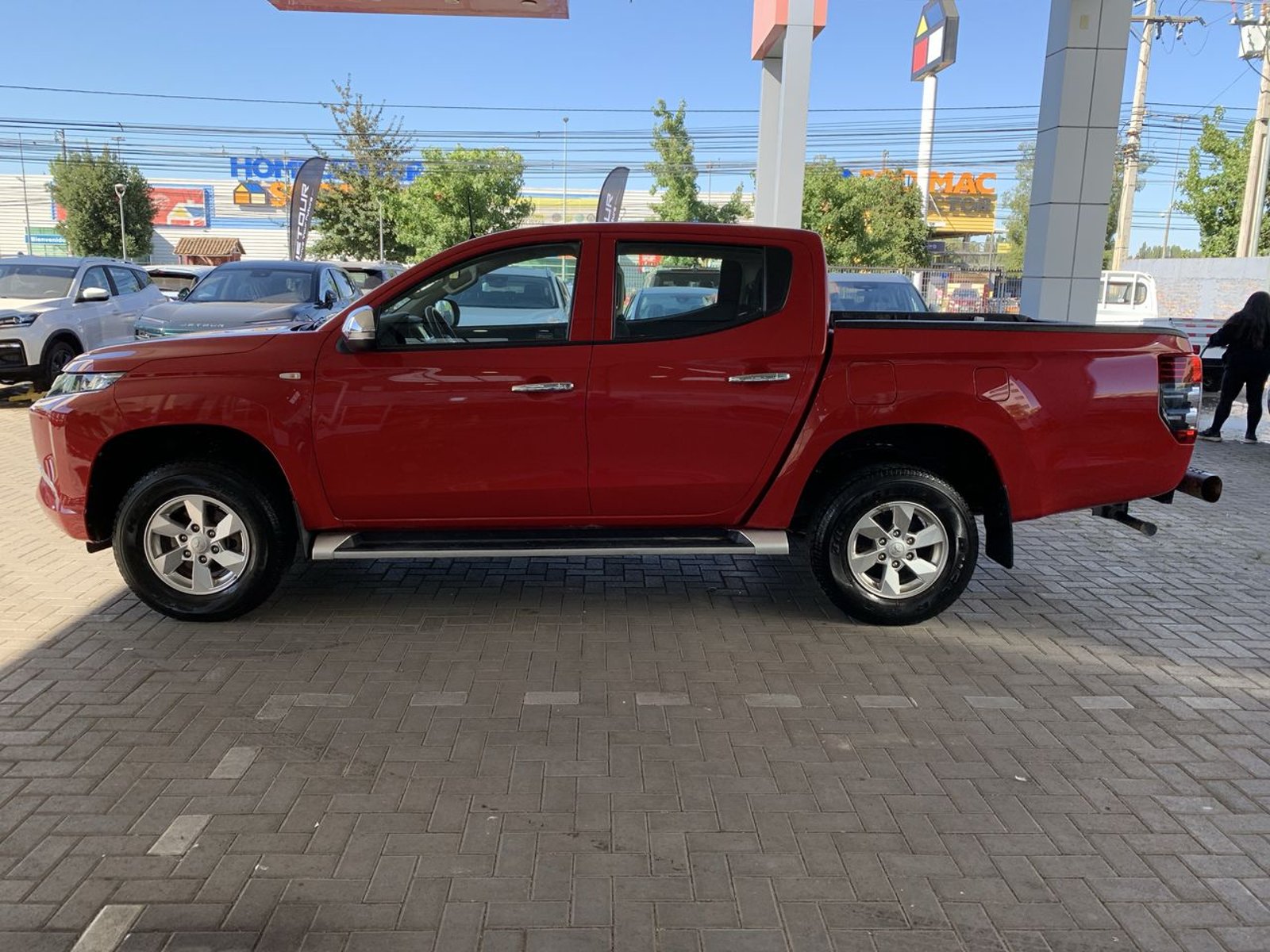 Mitsubishi L200 2.2 Katana Crt Diesel Dob. Cab. 4x4 Mt 4p 2024 - Foto 4 de 8