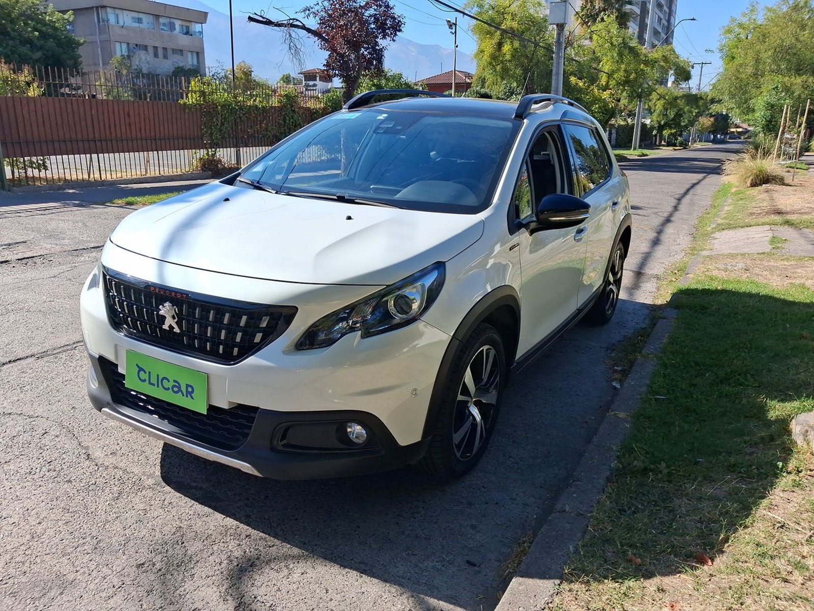 Peugeot 2008 1.2 Gt-line Puretech 4x2 110 At 5p 2020 - Foto 3 de 8