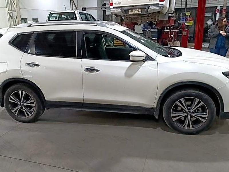 Nissan X-trail 2.5 Advance 4x2 3row Cvt At 5p 2023 - Imagen 3 de 5