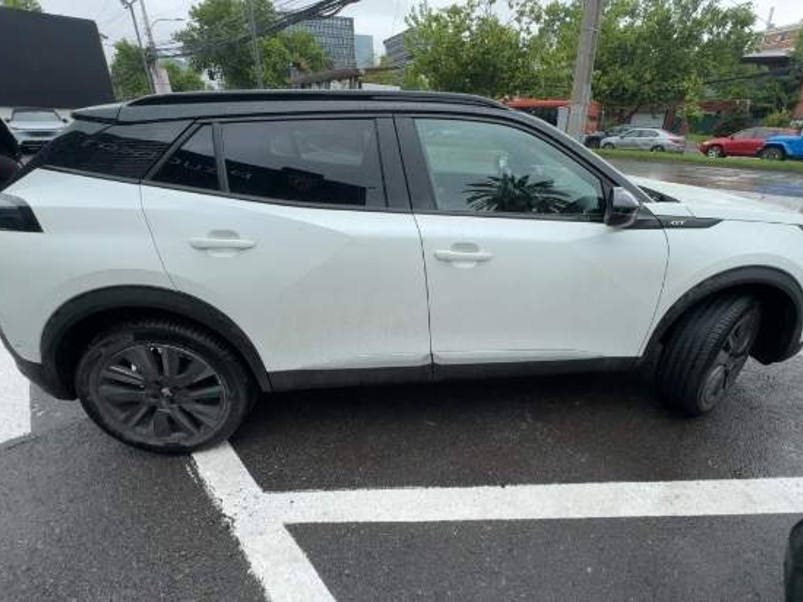 Peugeot 2008 1.5 Gt Line Bluehdi Diesel 130 4x2 Eat8 5p 2023 - Foto 3 de 5