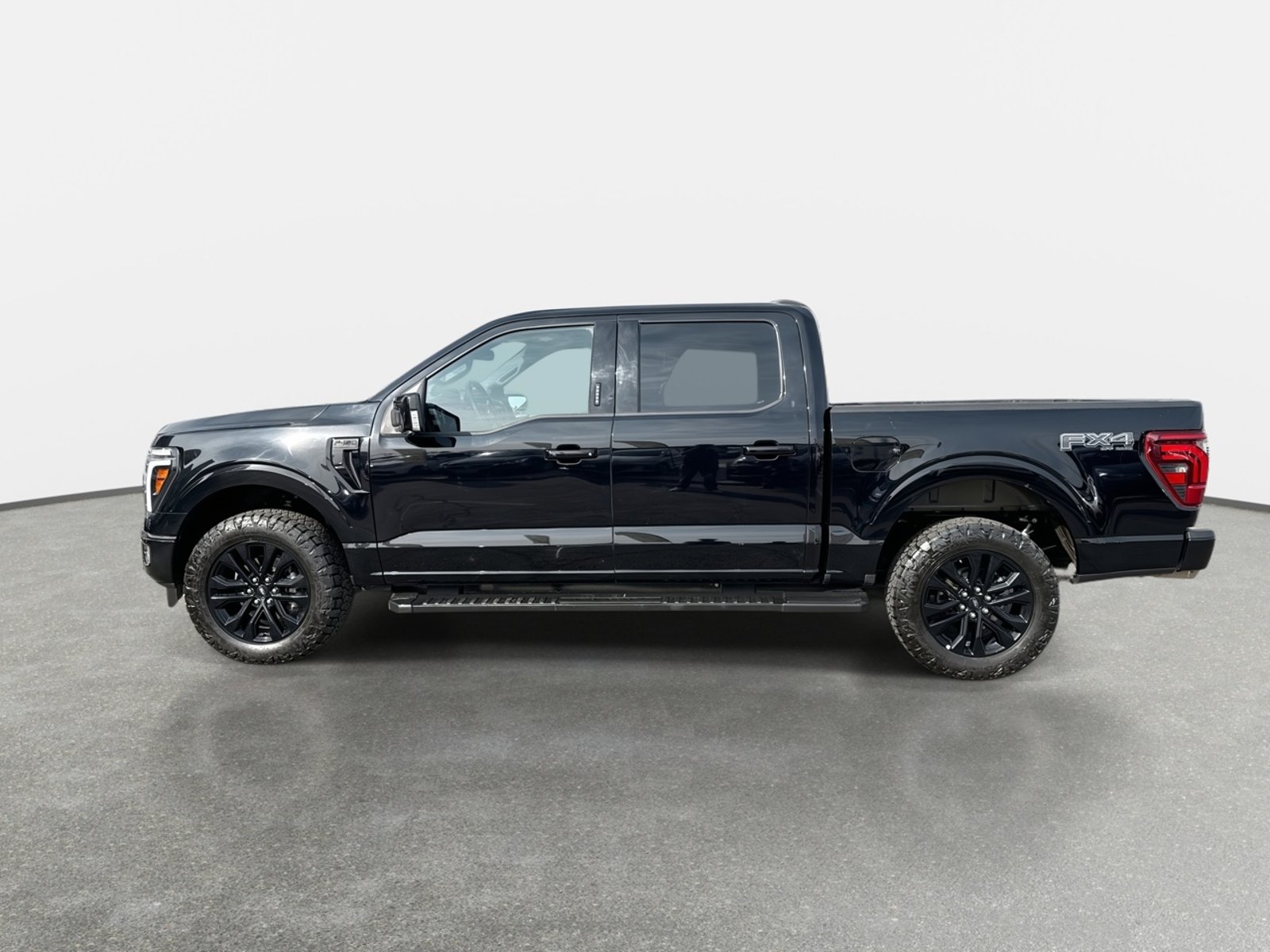 Ford F-150 5.0 Lariat Black Cc 4x4 Dob. Cab. At 4p 2025 - Foto 4 de 8
