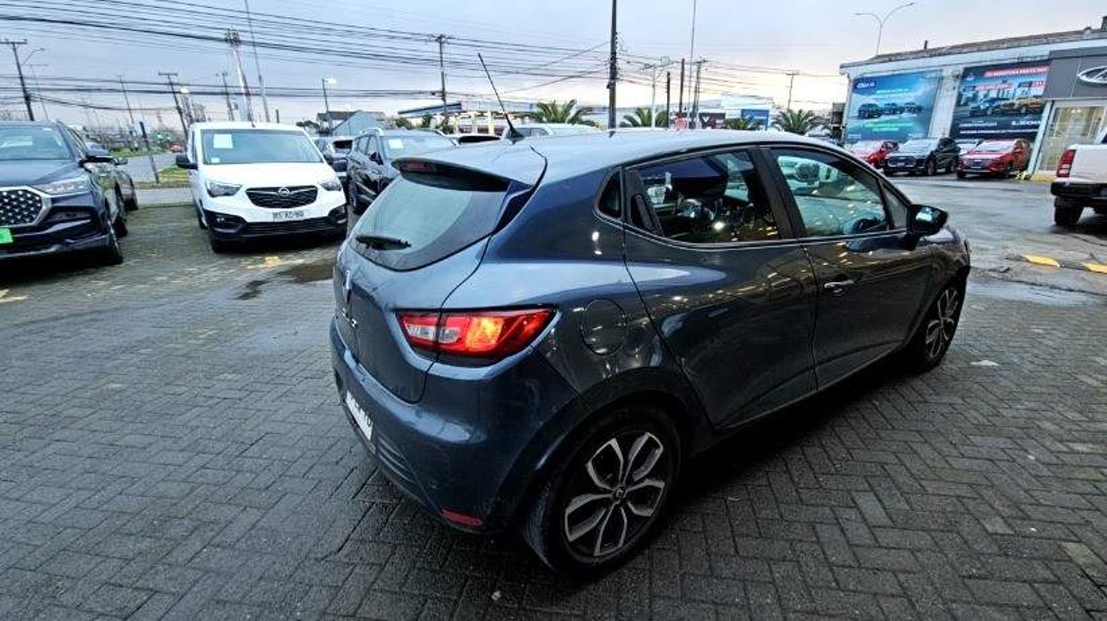 Renault Clio 1.2 Expression 4x2 Hb Mt 5p 2020 - Imagen 3 de 4