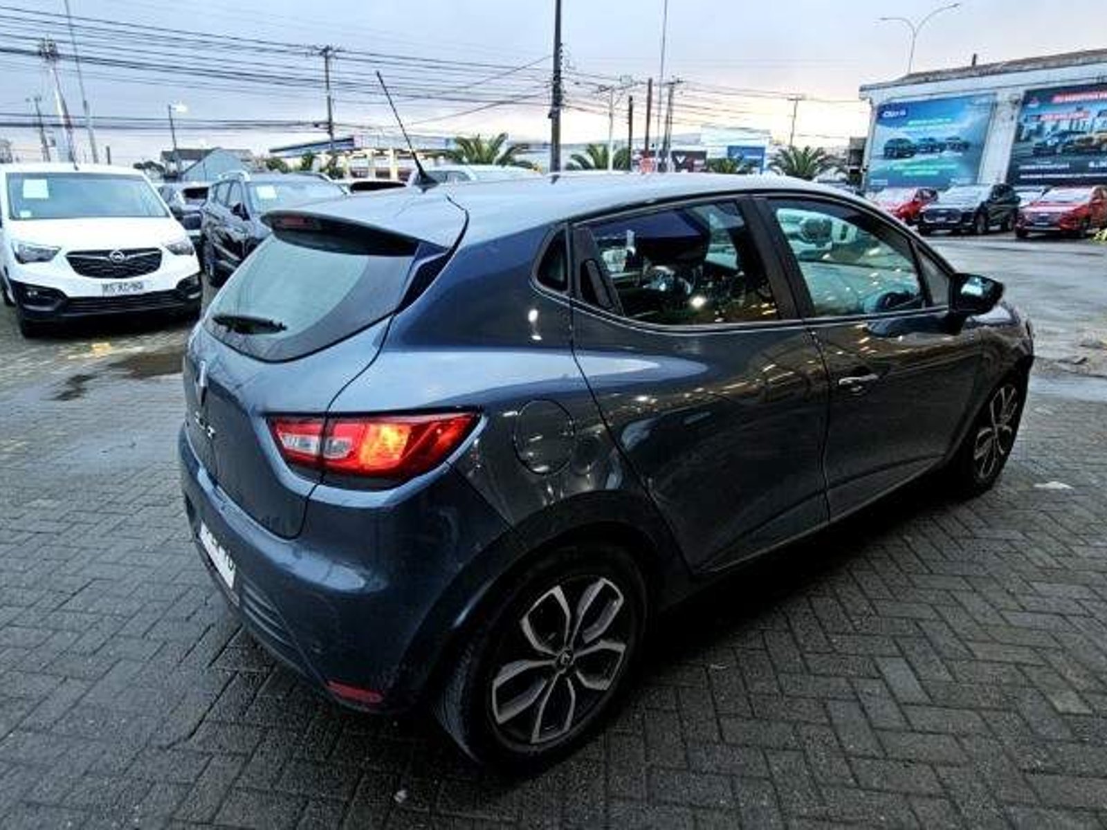 Renault Clio 1.2 Expression 4x2 Hb Mt 5p 2020 - Foto 3 de 4