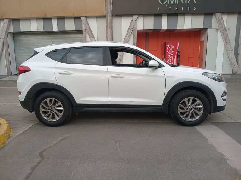 Hyundai Tucson 2.0 Gl Advance 4x2 Mt 5p 2018 - Imagen 8 de 8