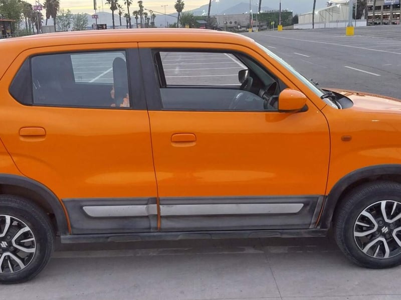 Suzuki Spresso 1.0 Glx Adventure 4x2 Mt 5p 2021 - Imagen 3 de 5