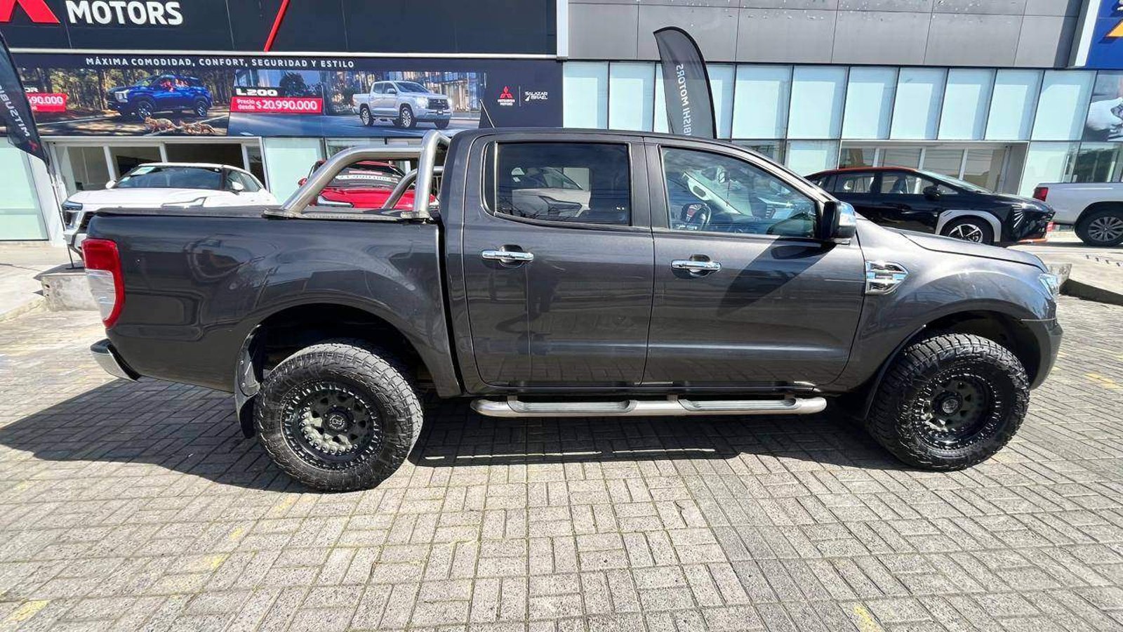 Ford Ranger 2.5 Xlt Euro 6 4x2 Dob. Cab. Mt 4p 2023 - Imagen 3 de 5