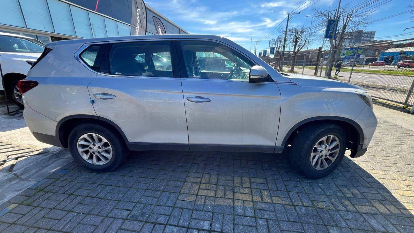 SsangYong Rexton 2.0t Lx 4x2 6ab 6at 5p 2024 - Imagen 3 de 5