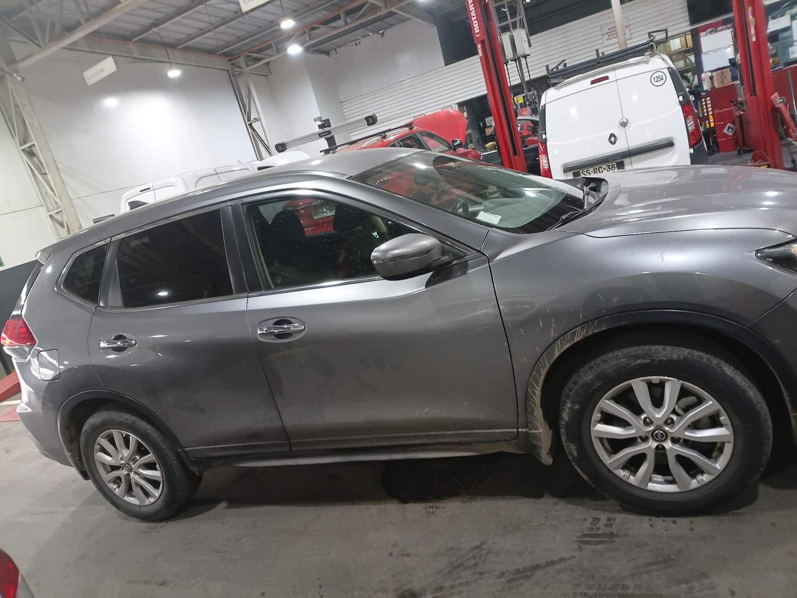 Nissan X-trail 2.5 Sense 4x2 3row Cvt At 5p 2023 - Foto 3 de 8