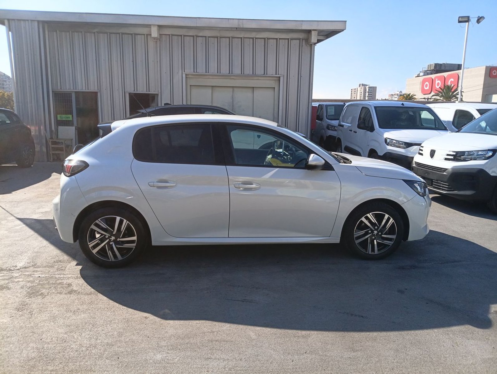 Peugeot 208 1.2 Puretech Allure Pack 4x2 100 Mt 5p 2022 - Imagen 8 de 8