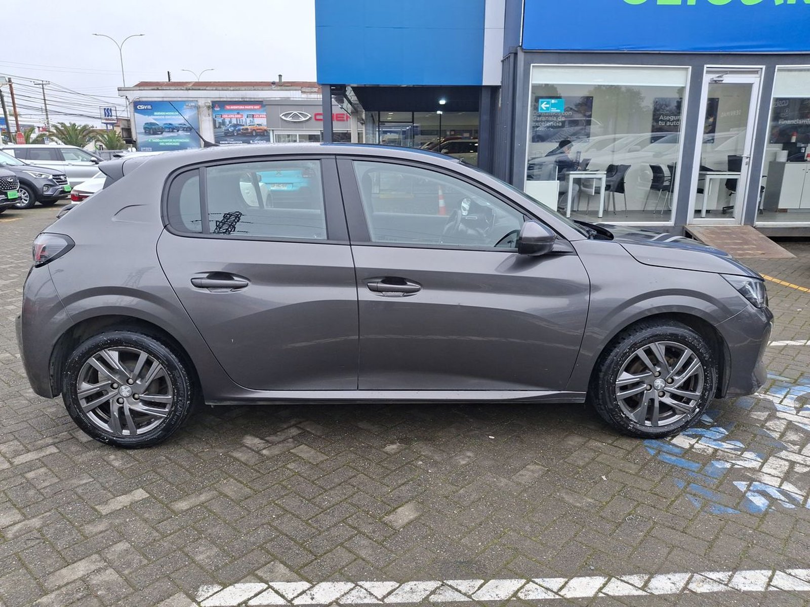 Peugeot 208 1.2 Active Pack Puretech 4x2 75 Mt 5p 2021 - Imagen 8 de 8