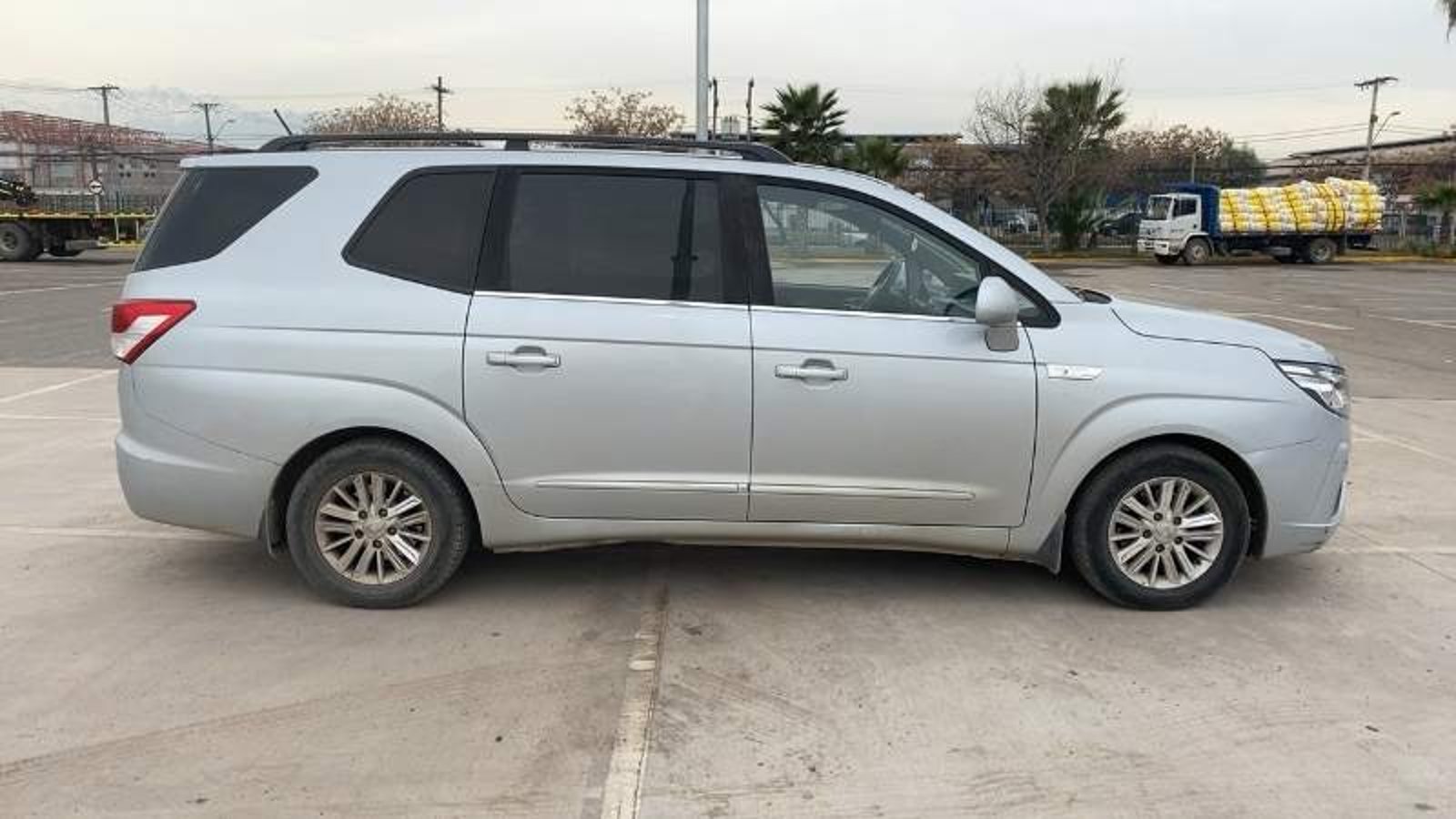 SsangYong Stavic 2.2 Diesel 2wd At 5p 2019 - Imagen 3 de 5