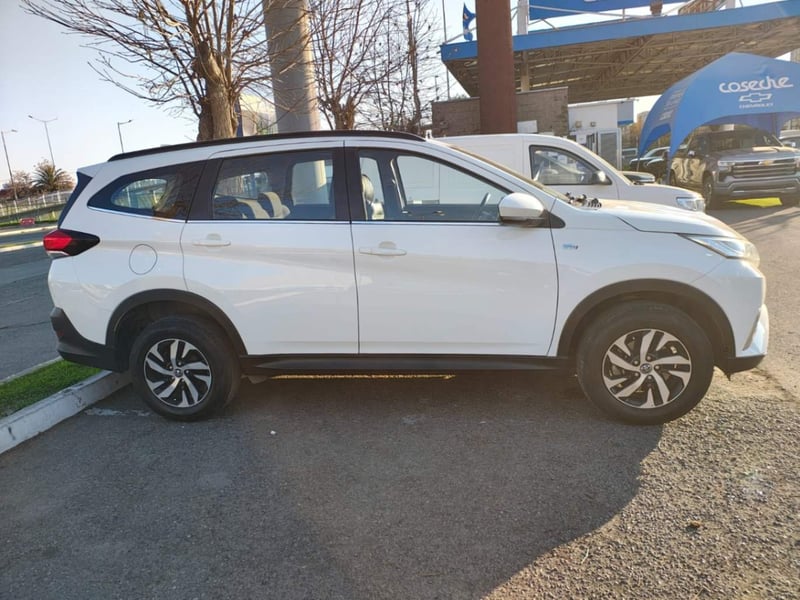 Toyota Rush 1.5 Xli 4x2 At 5p 2023 - Imagen 3 de 5