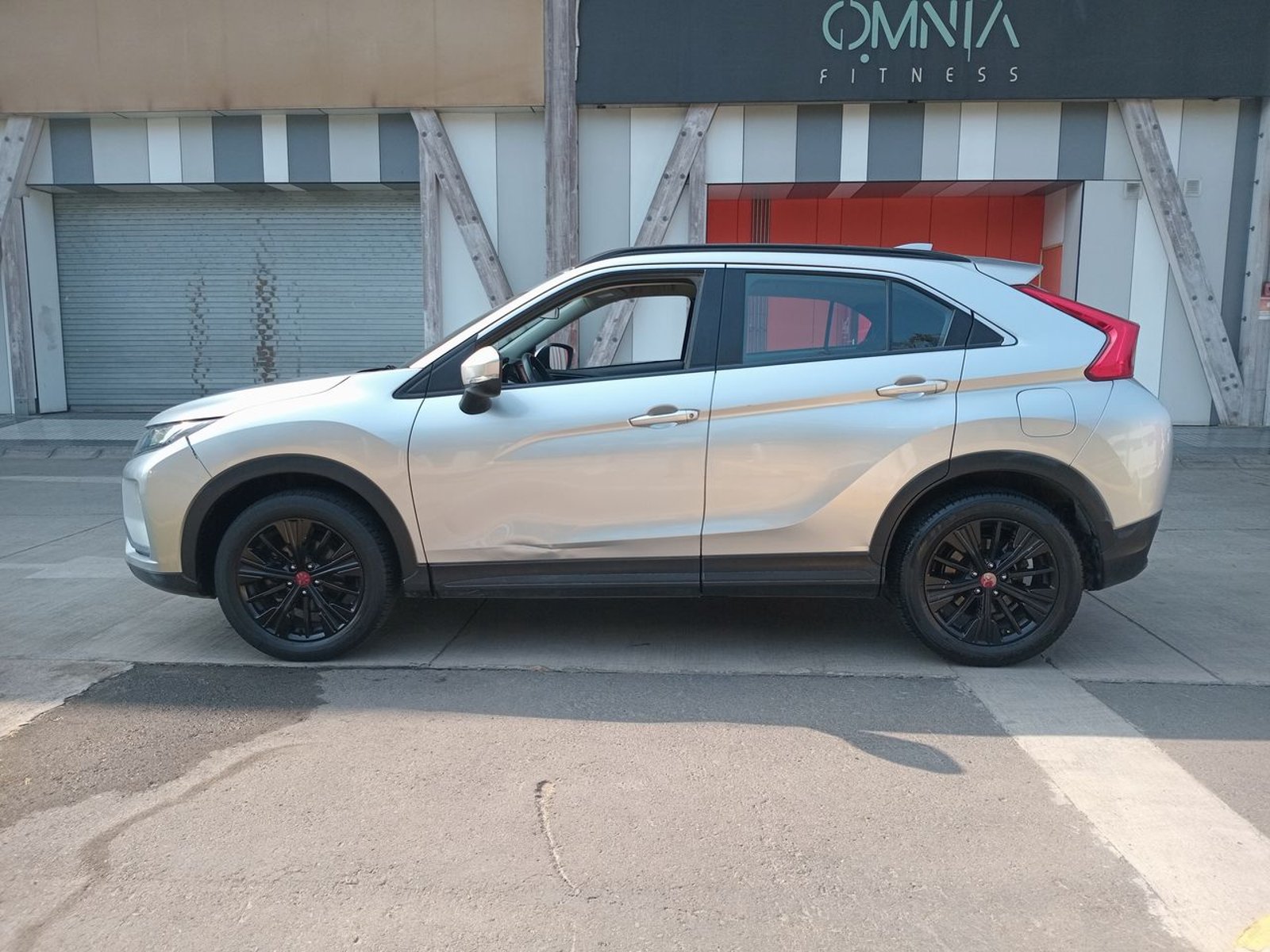 Mitsubishi Eclipse Cross 1.5 Rx 4x2 Mt 5p 2020 - Foto 4 de 8