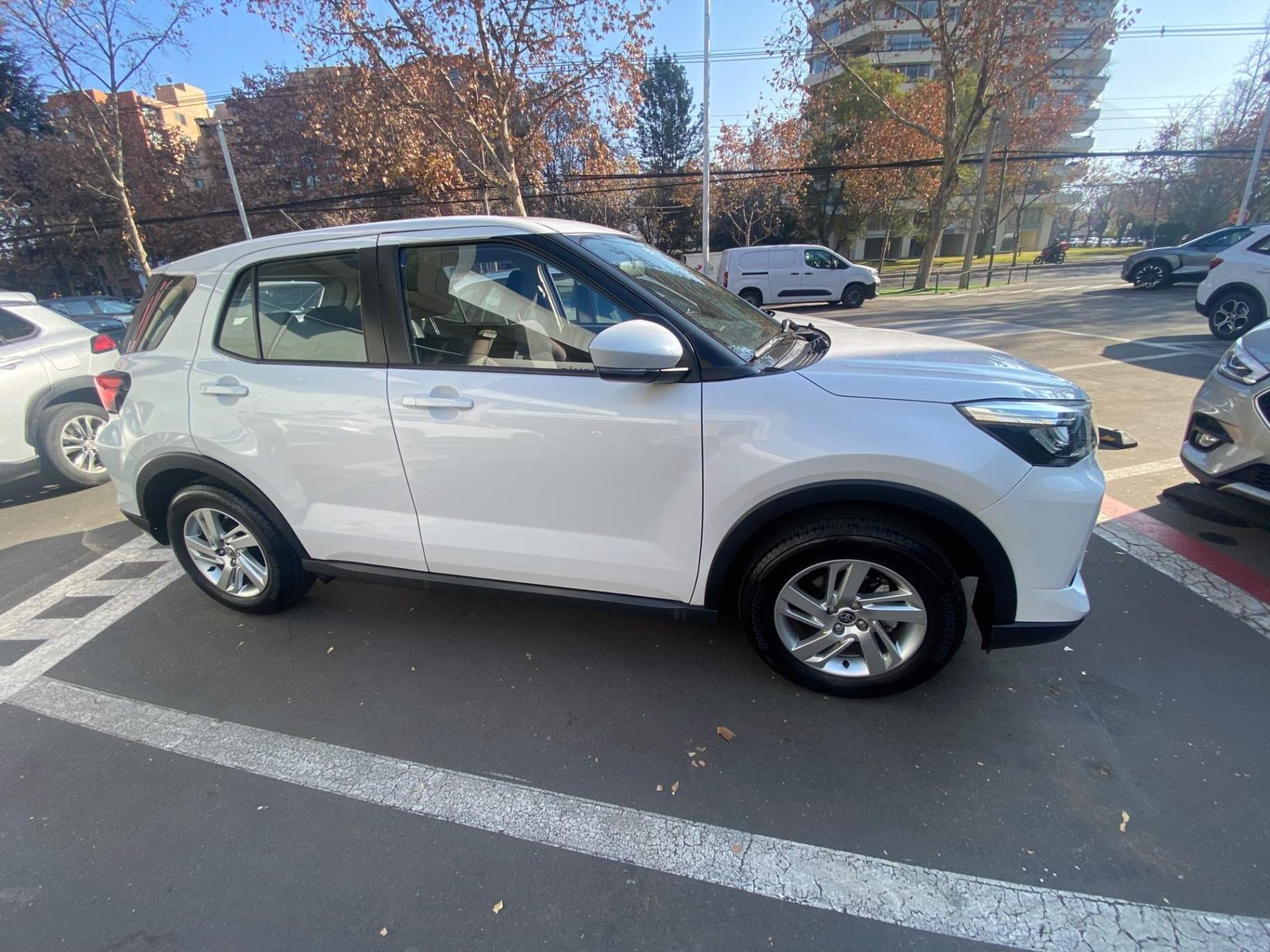 Toyota Raize 1.2 E 4x2 Mt 5p 2022 - Foto 3 de 5