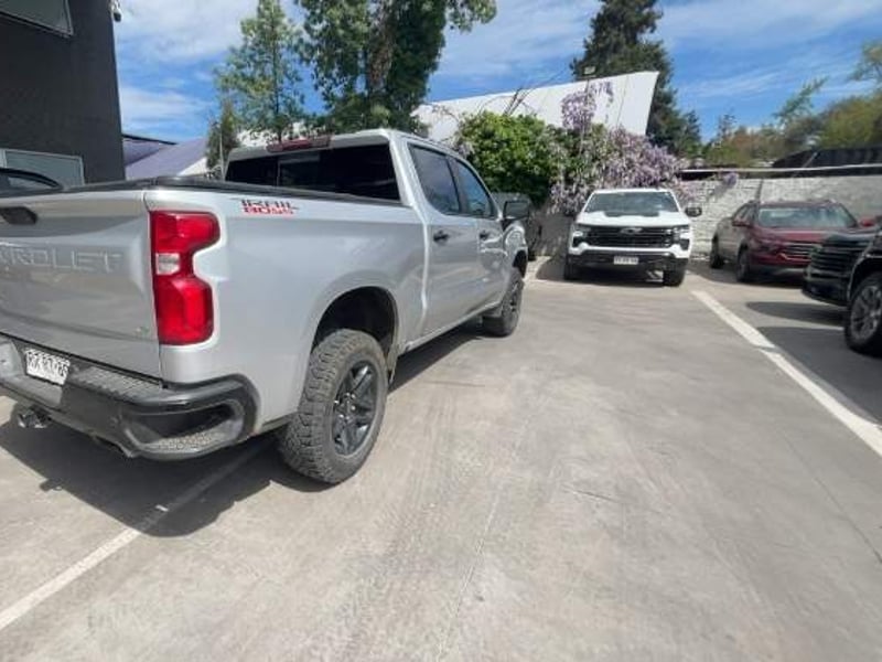 Chevrolet Silverado 5.3 Lt Trailboss Z71 4x4 At 4p 2022 - Imagen 4 de 5