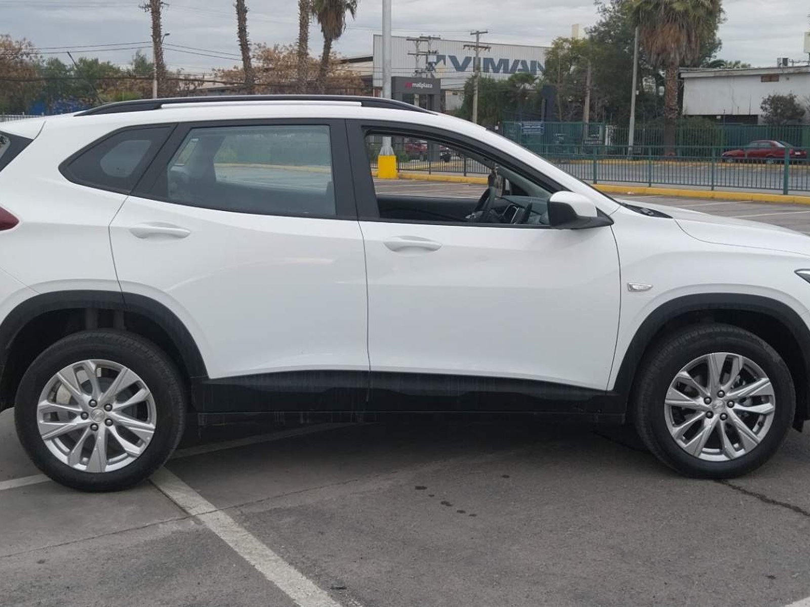 Chevrolet Tracker 1.2t Ltz T 4x2 Mt 5p 2026 - Foto 3 de 5