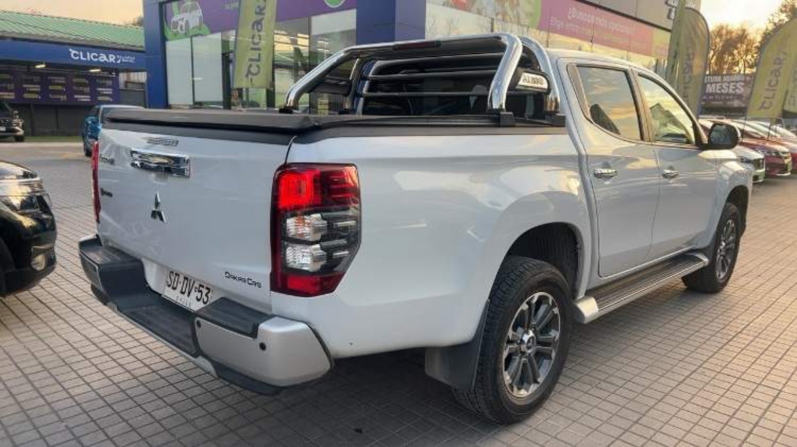 Mitsubishi L200 2.4 Dakar Crs Diesel Dob. Cab. 4x4 At 4p 2022 - Foto 4 de 8