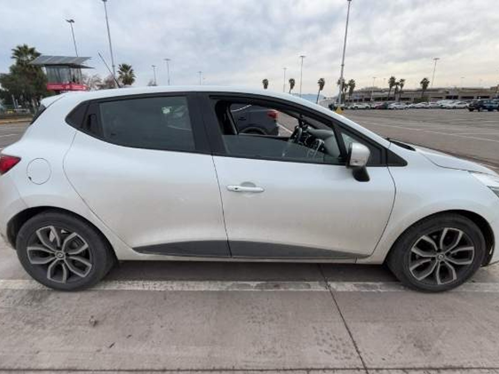 Renault Clio 0.9t Expression 4x2 Hb Mt 5p 2021 - Foto 3 de 5