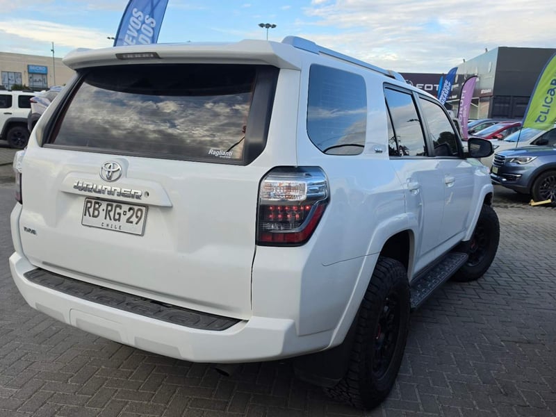 Toyota 4runner 4.0 Sr5 4x2 Control Volante Euro V At 5p 2022 - Imagen 4 de 5