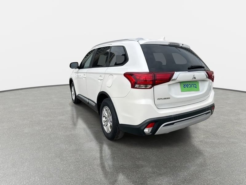 Mitsubishi Outlander 2.0 4x2 Mt 5p 2019 - Imagen 5 de 8