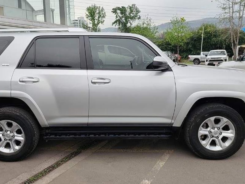 Toyota 4runner 4.0 Sr5 Connected Euro V 4x4 At 5p 2023 - Imagen 3 de 5