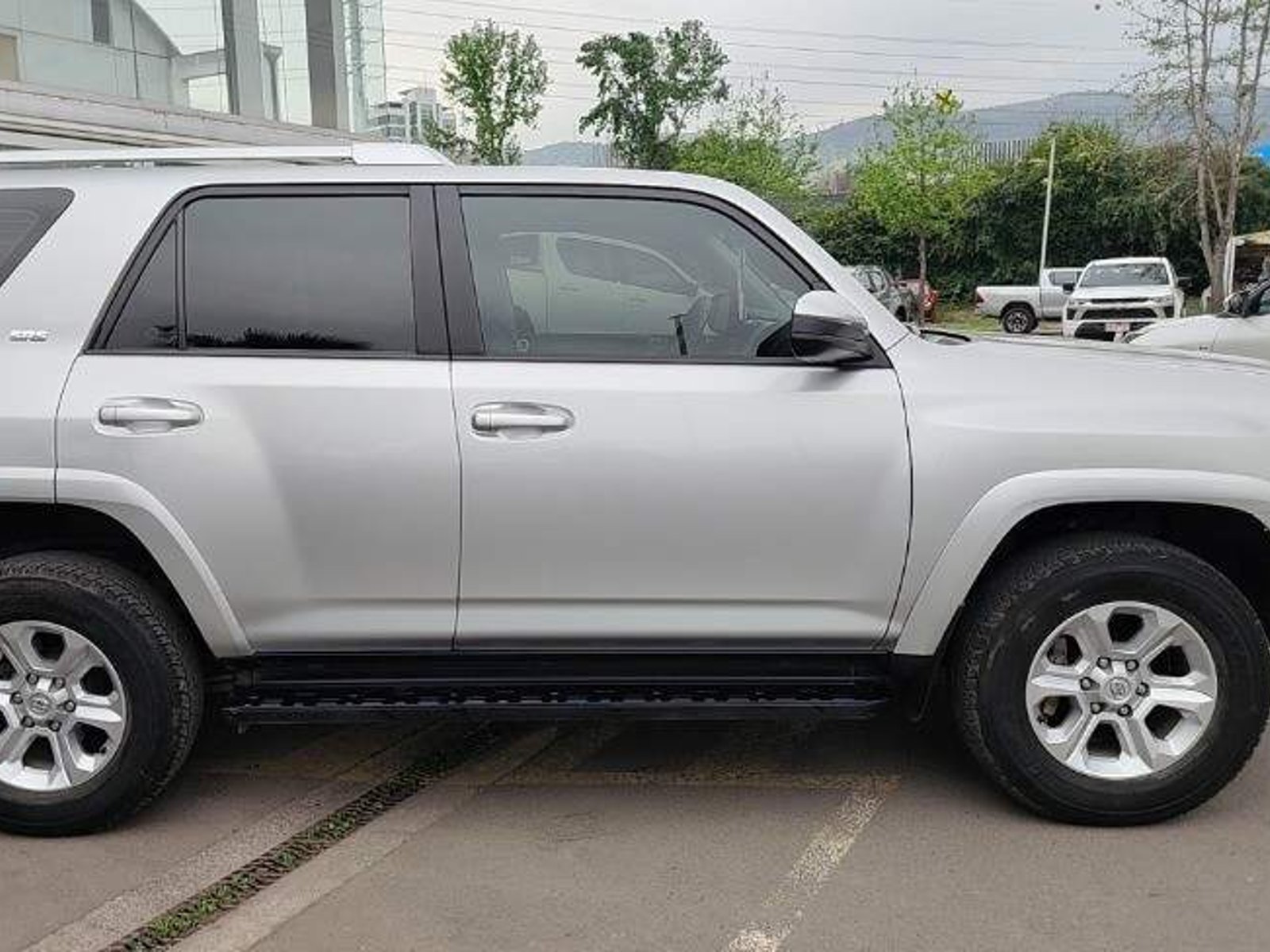 Toyota 4runner 4.0 Sr5 Connected Euro V 4x4 At 5p 2023 - Foto 3 de 5