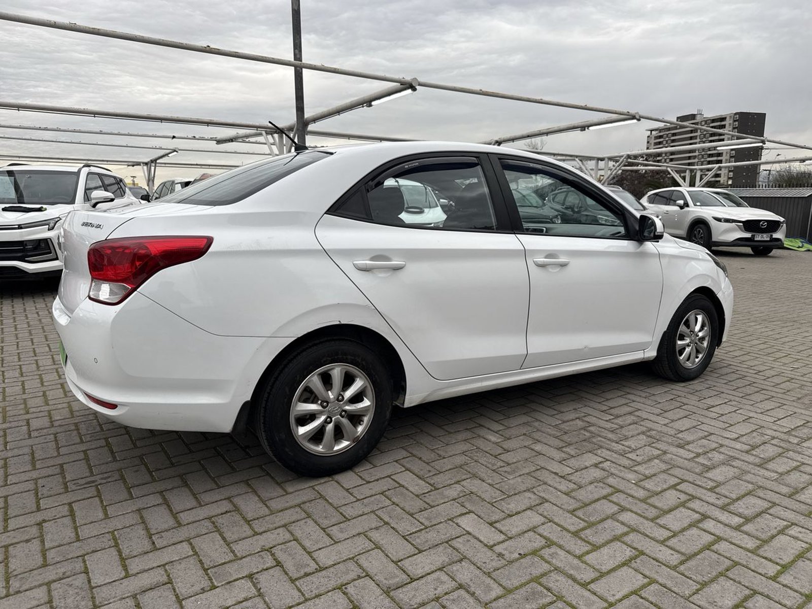 Hyundai Verna 1.4 Cb Plus 4x2 Mt5 4p 2021 - Imagen 7 de 8