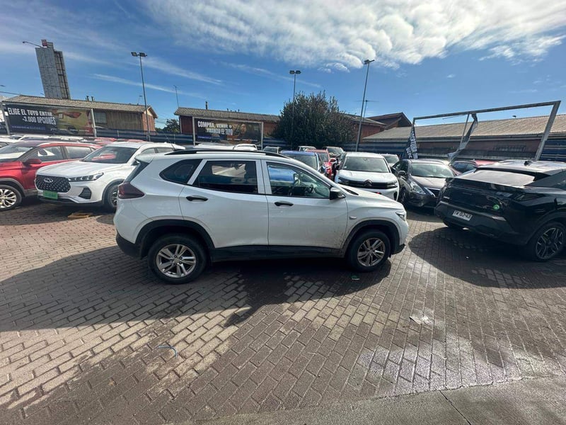 Chevrolet Tracker 1.2t Ls Fwd Mt 5p 2023 - Imagen 3 de 5