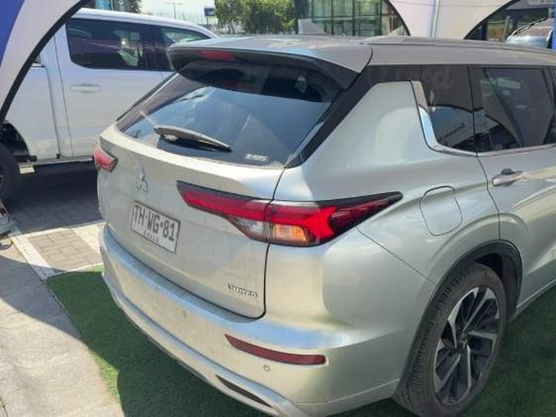 Mitsubishi Outlander 2.5 Gls Limited 4x4 At 5p 2024 - Imagen 4 de 5