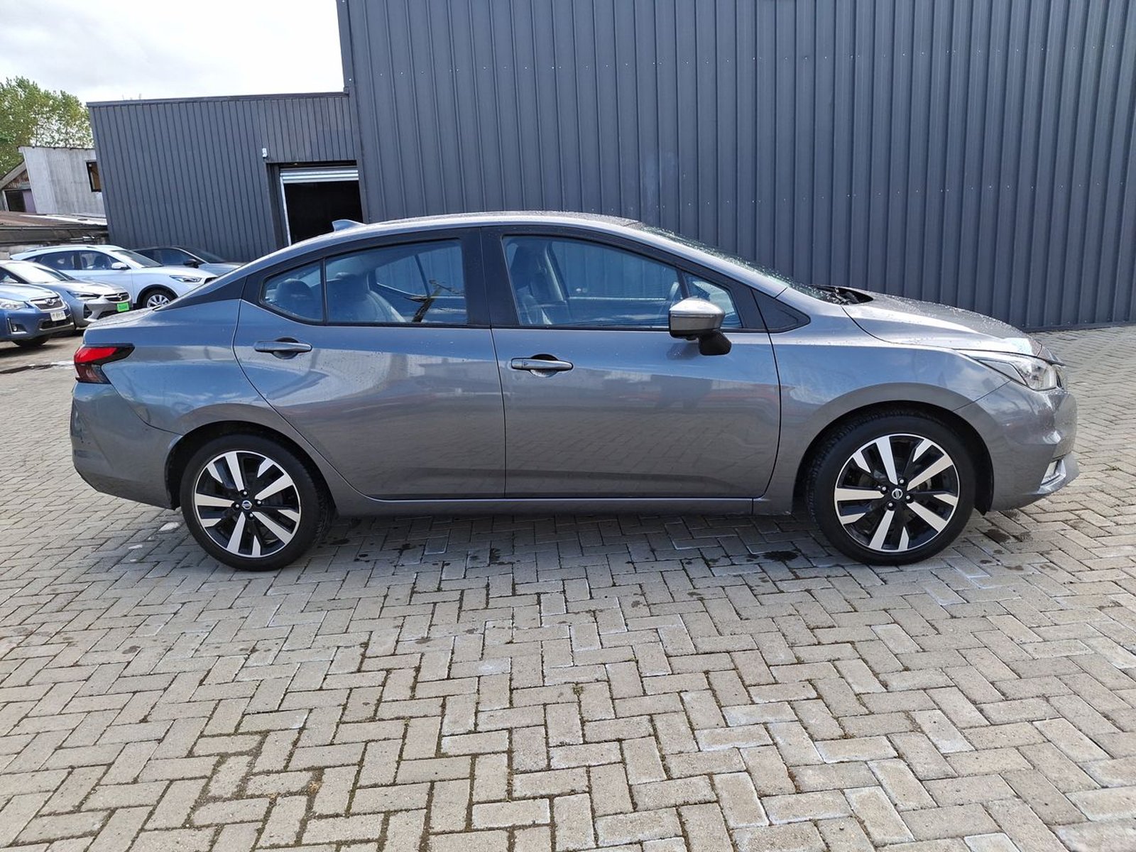 Nissan Versa 1.6 Exclusive 4x2 Cvt At 4p 2023 - Imagen 8 de 8