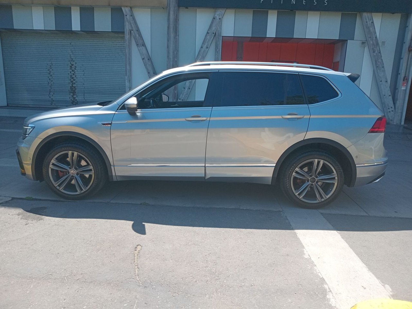 Volkswagen Tiguan 2.0 Tsi R-line 4motion 220hp 3row At 5p 2021 - Foto 4 de 8