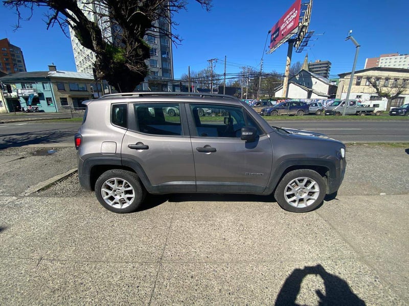 Jeep Renegade 1.8 Sport Lx 4x2 Radio 5 Mt 5p 2019 - Imagen 3 de 5