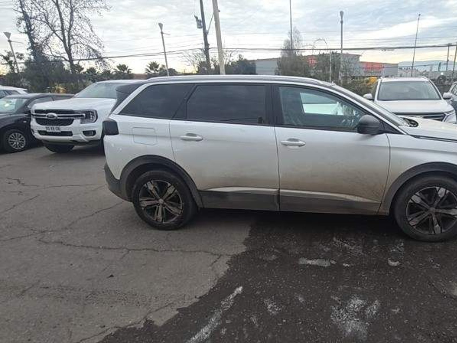 Peugeot 5008 1.5 Allure Pack Bluehdi 130 4x2 Eat8 5p 2023 - Foto 3 de 5