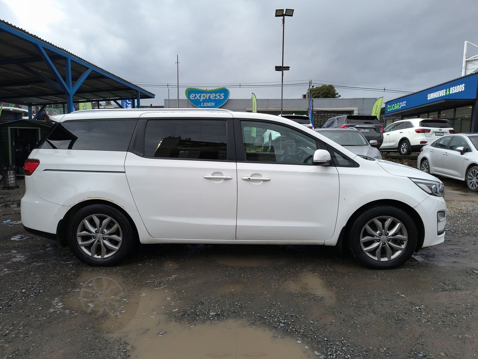 Kia Grand Carnival 3.3 Ex 4x2 6at 5p 2018 - Imagen 8 de 8