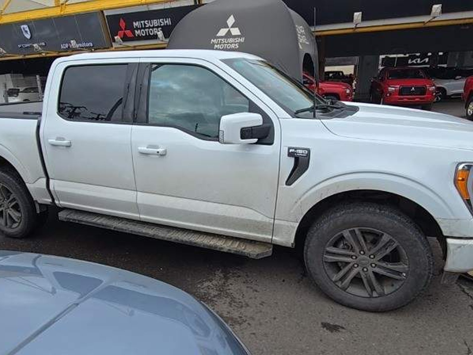 Ford F-150 5.0 Lariat Sport Cc Dob. Cab. 4x4 At 4p 2024 - Foto 3 de 5