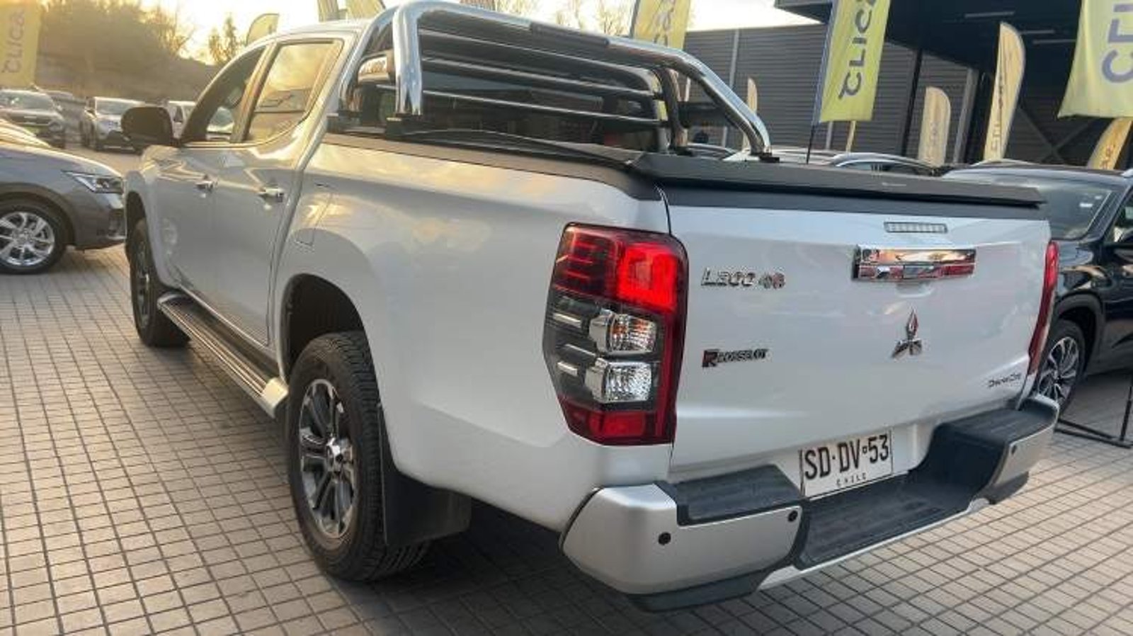 Mitsubishi L200 2.4 Dakar Crs Diesel Dob. Cab. 4x4 At 4p 2022 - Imagen 7 de 8