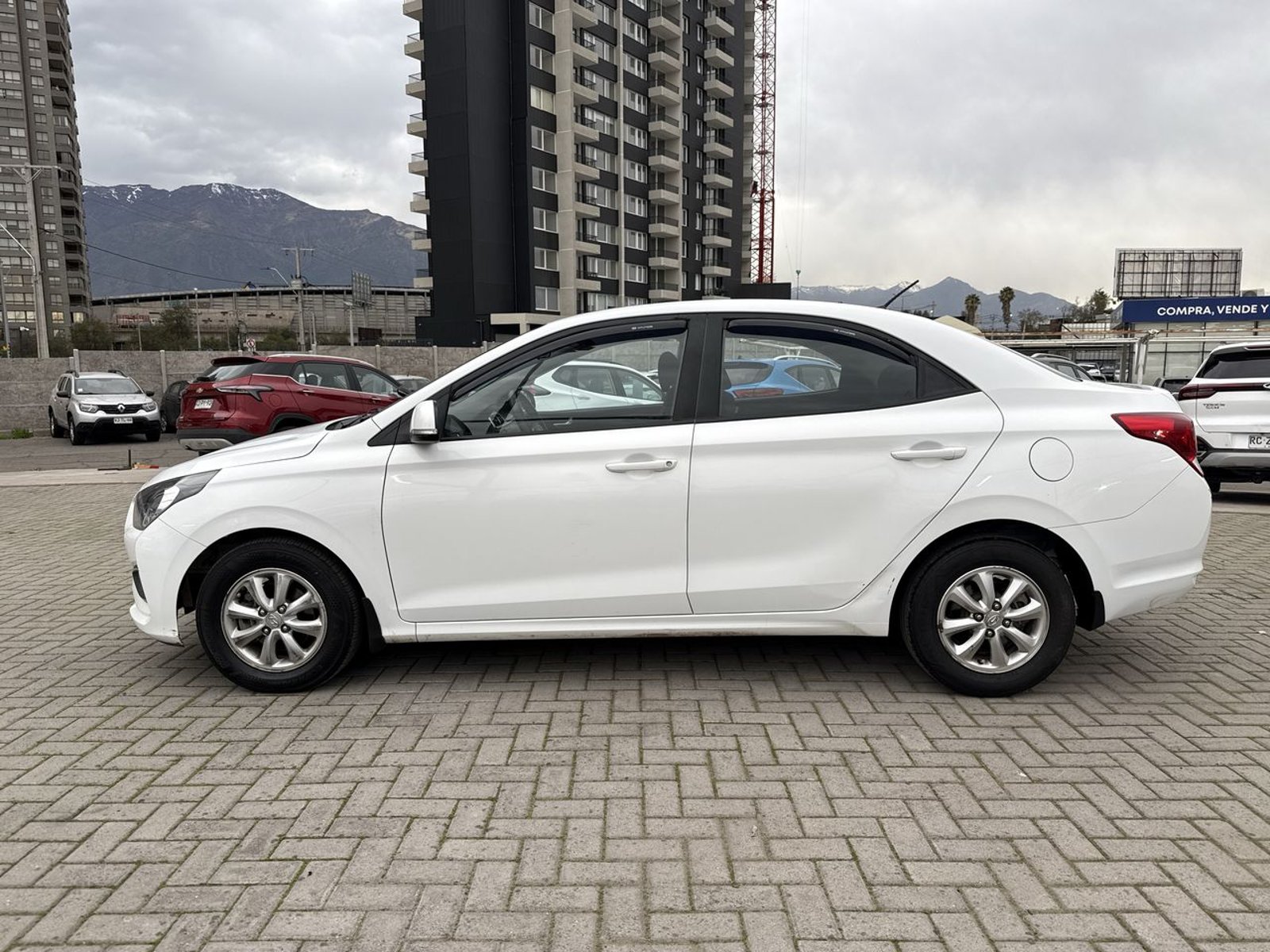 Hyundai Verna 1.4 Cb Plus 4x2 Mt5 4p 2021 - Imagen 4 de 8