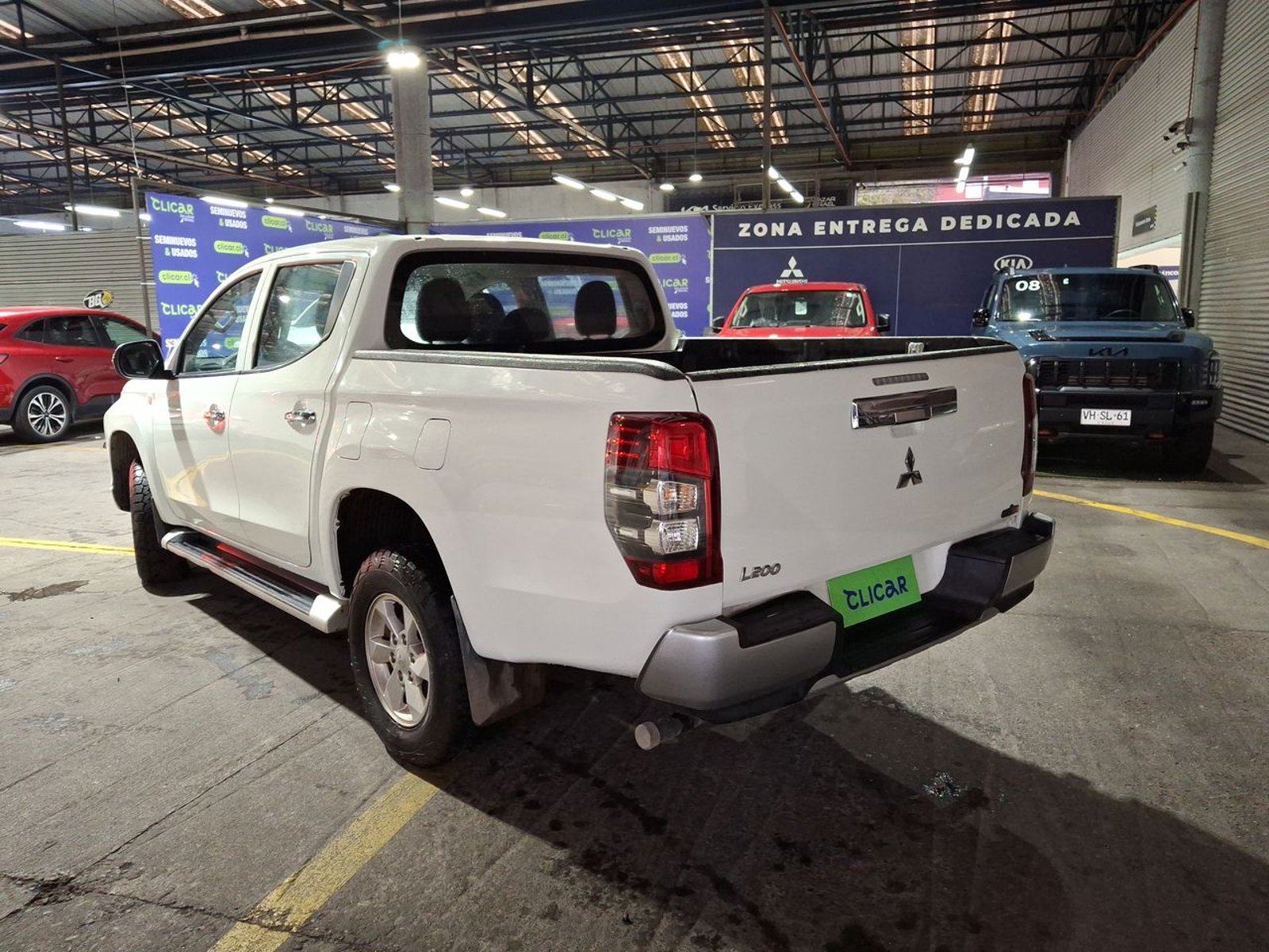 Mitsubishi L200 2.4 Katana Crt Diesel Dob. Cab. 4x4 Mt 4p 2024 - Imagen 6 de 8