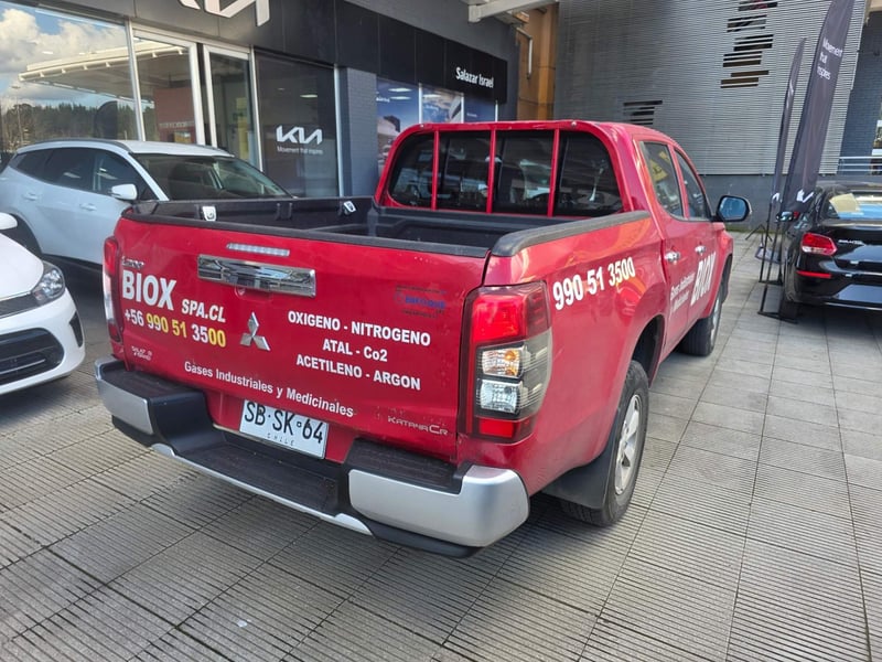 Mitsubishi L200 2.4 Katana Cr Diesel Special Pack Dob. Cab. 4x2 Mt 4p 2022 - Imagen 4 de 5
