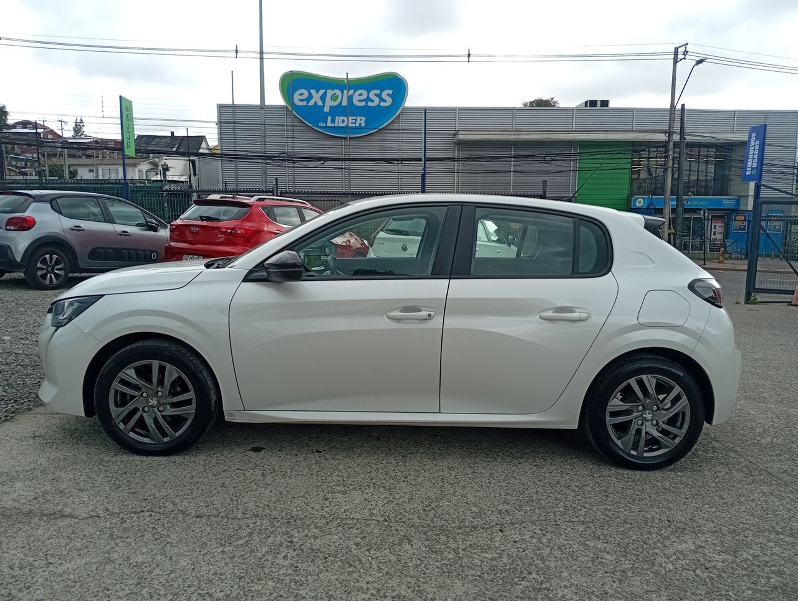 Peugeot 208 1.2 Puretech Active Pack 4x2 75 Mt 5p 2022 - Imagen 4 de 8