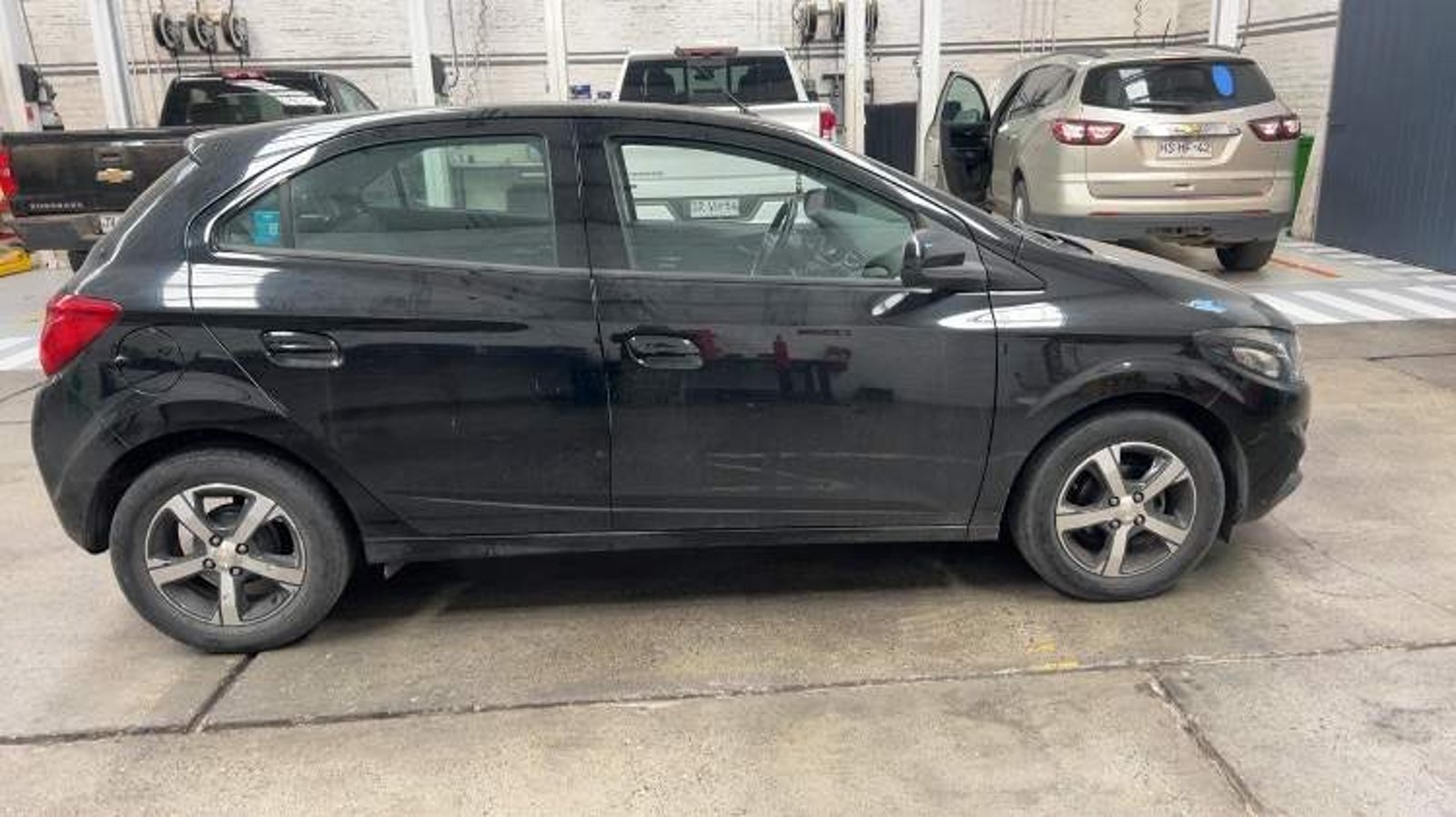 Chevrolet Onix 1.4 Ltz 4x2 Mt 5p 2018 - Foto 3 de 8