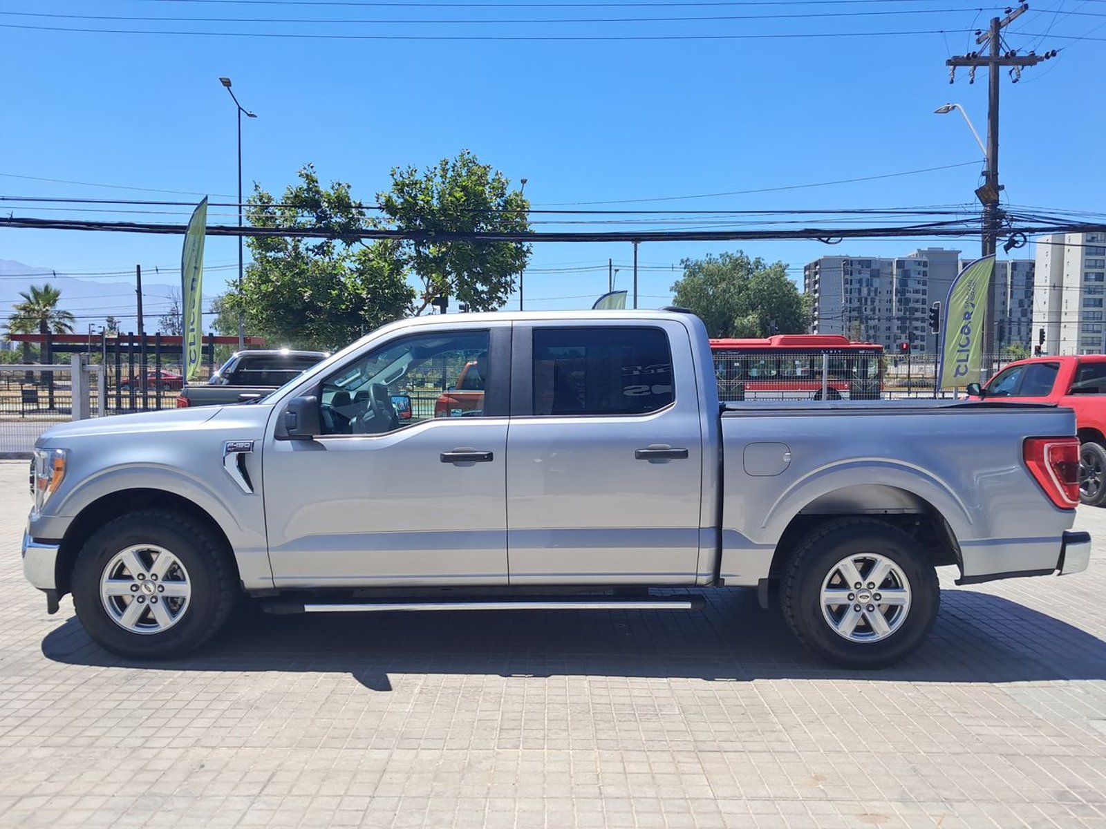 Ford F-150 3.3 Xlt Cc Dob. Cab. 4x2 At 4p 2022 - Foto 4 de 8