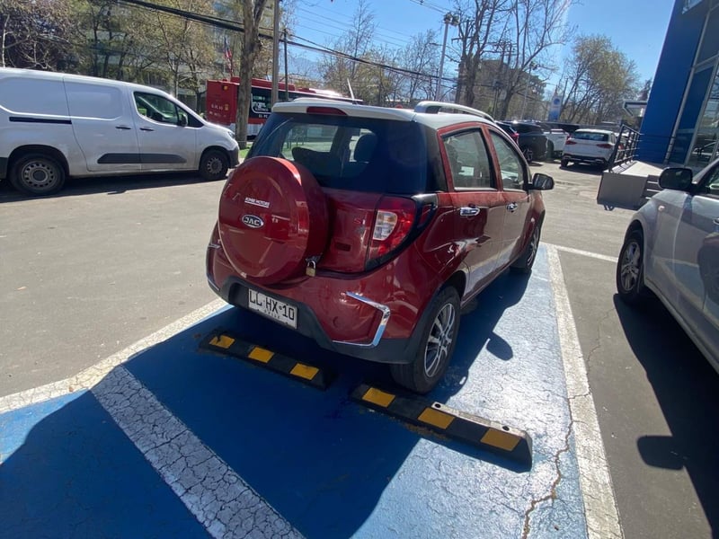 JAC S1 1.3 Comfort 4x2 Bi-color Mt 5p 2019 - Imagen 4 de 5
