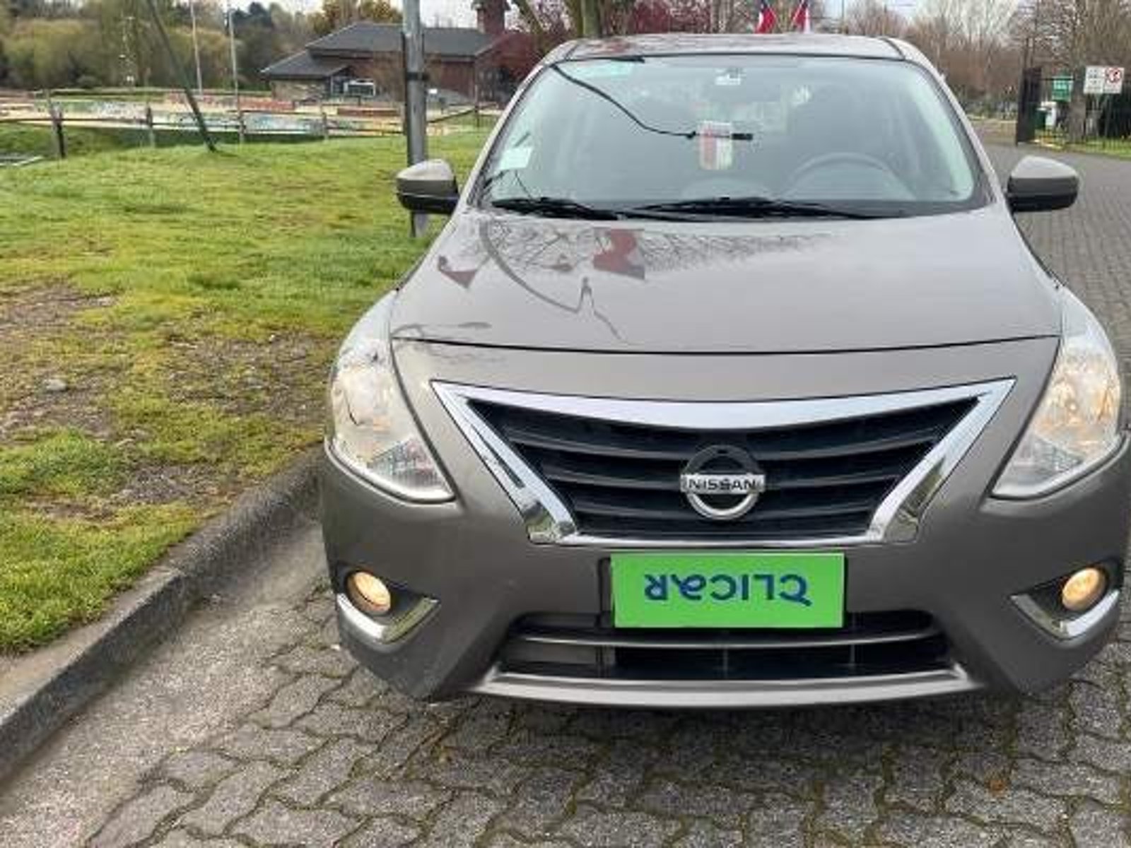 Nissan Versa 1.6 Sense 4x2 Mt 4p 2017 - Foto 2 de 5