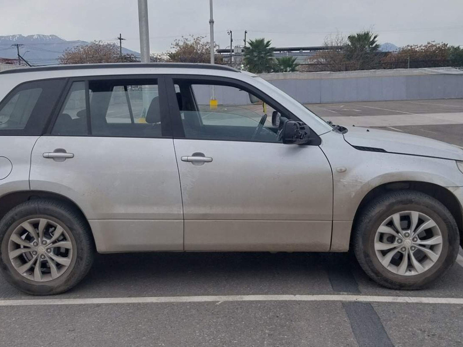 Suzuki Grand Nomade 2.4 Glx Se 2wd At 5p 2019 - Foto 3 de 5