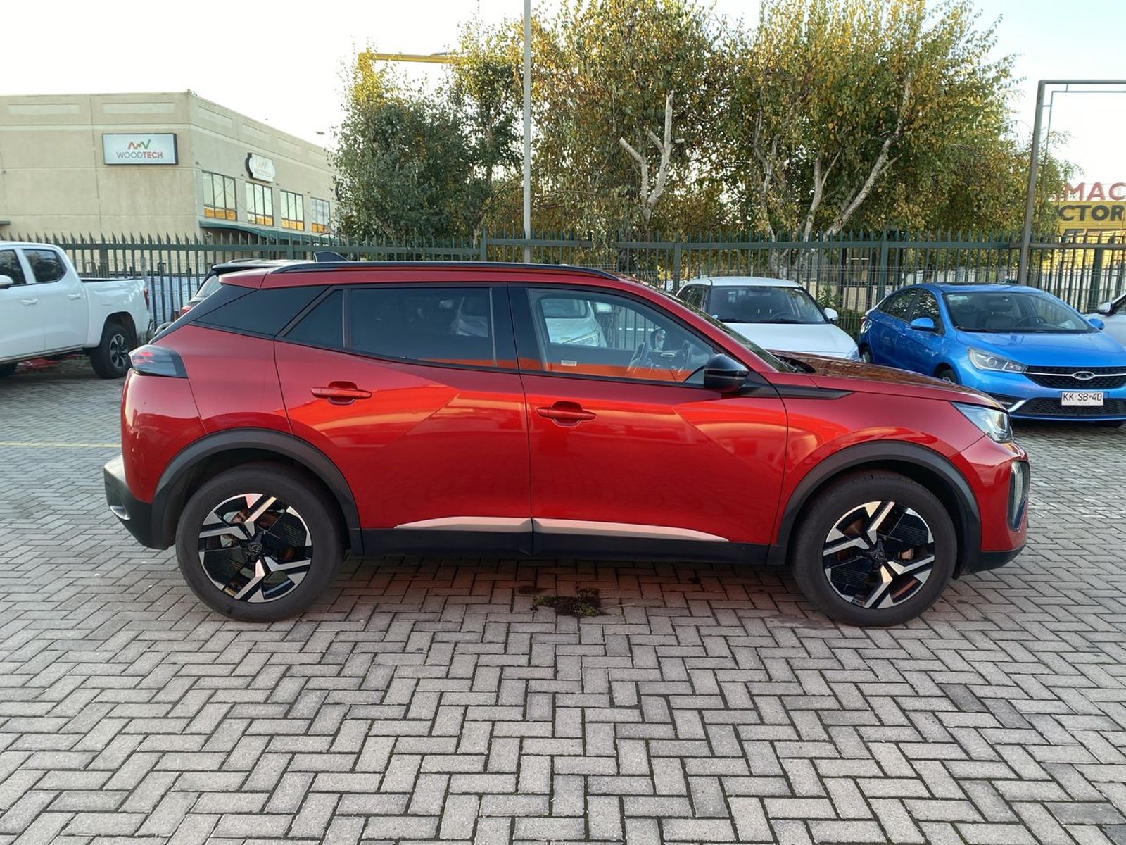 Peugeot 2008 1.5 Allure Pack Bluehdi 130hp Diesel 4x2 Eat8 5p 2024 - Imagen 8 de 8
