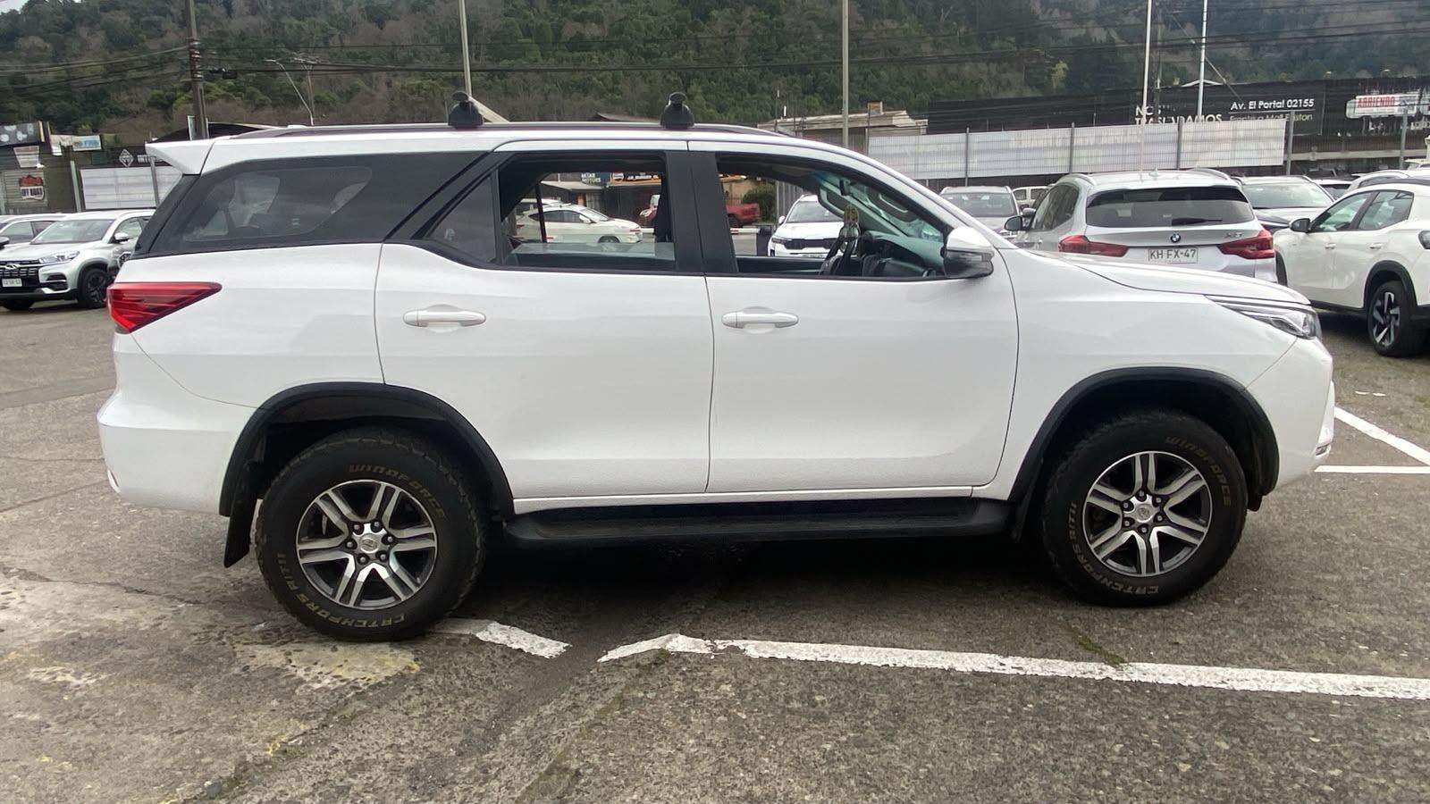 Toyota Fortunner 2.7 Sr5 4x2 At 5p 2022 - Imagen 3 de 5