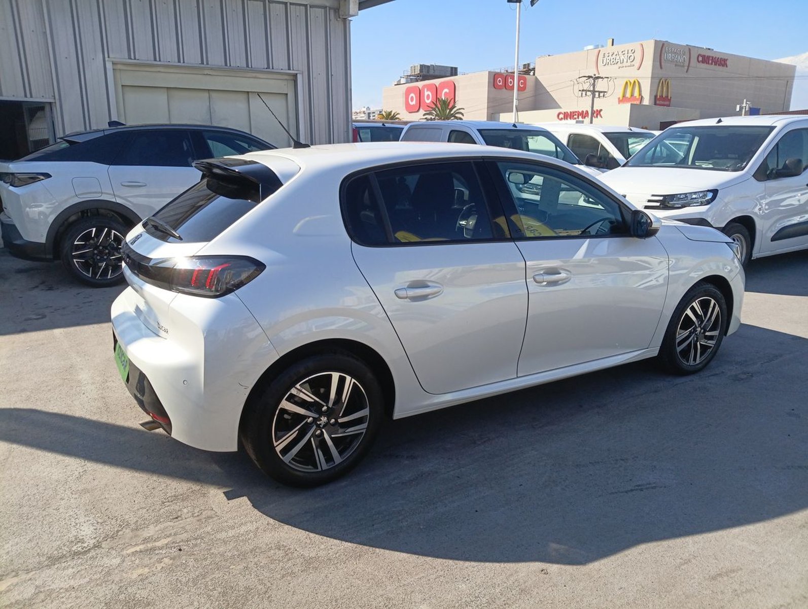 Peugeot 208 1.2 Puretech Allure Pack 4x2 100 Mt 5p 2022 - Imagen 7 de 8
