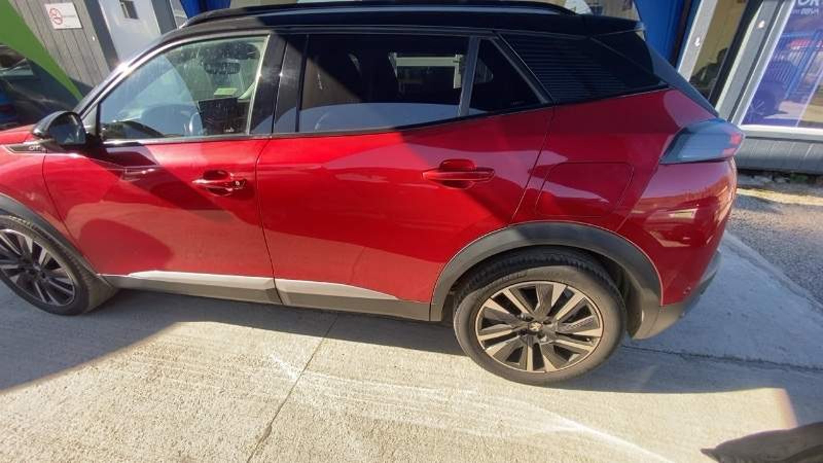 Peugeot 2008 1.5 Gt Bluehdi 130 Diesel 4x2 Eat8 5p 2022 - Imagen 8 de 8