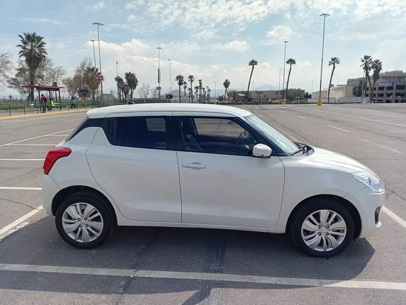 Suzuki Swift 1.2 Gl Sport Amt 4x2 Hb At 5p 2024 - Imagen 3 de 5